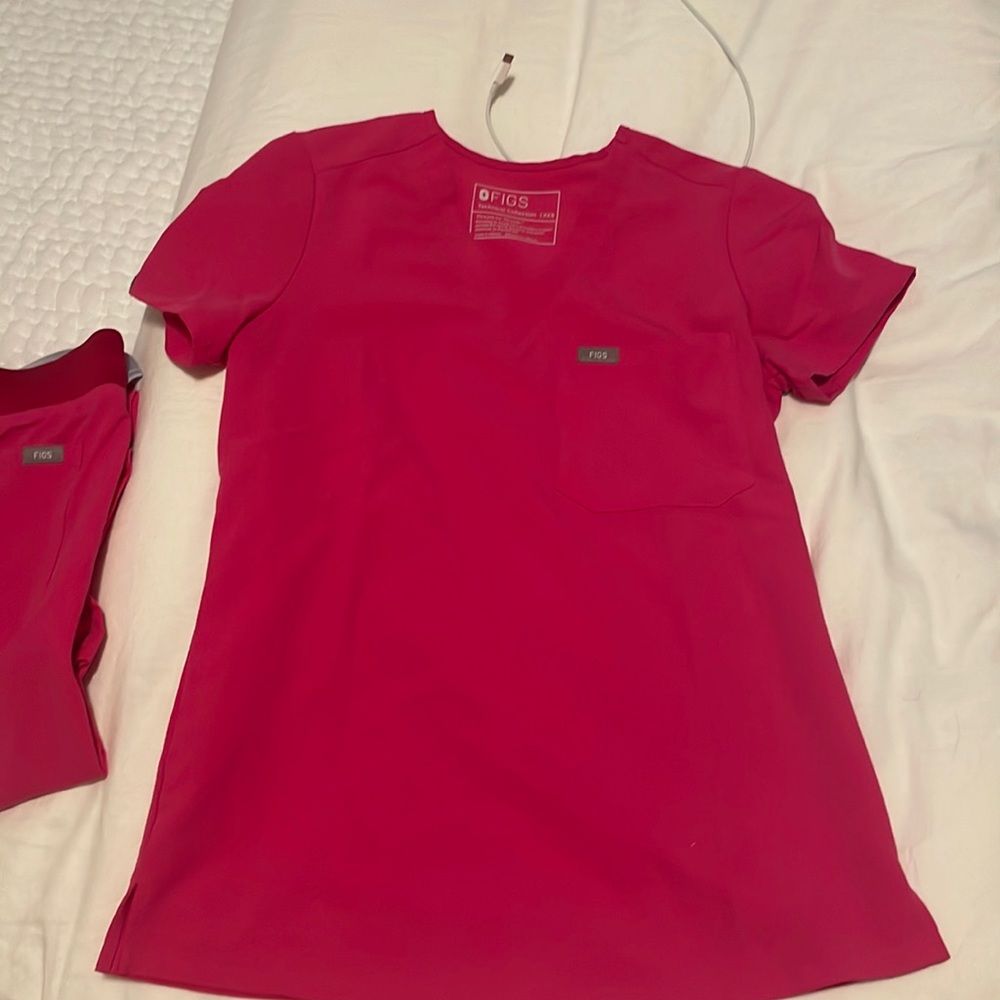 Figs RARE ELECTRIC PINK scrub set - Picture 3 of 7